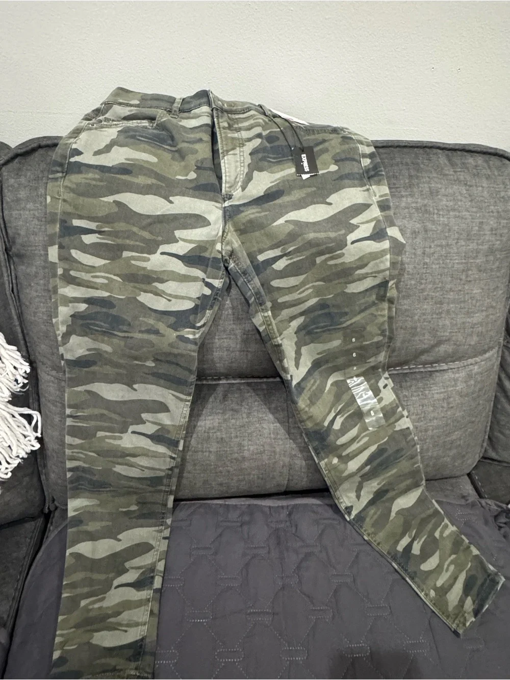 Express Olive Green Camo Ankle Skinny Pants NWT size 6 - Picture 1 of 4